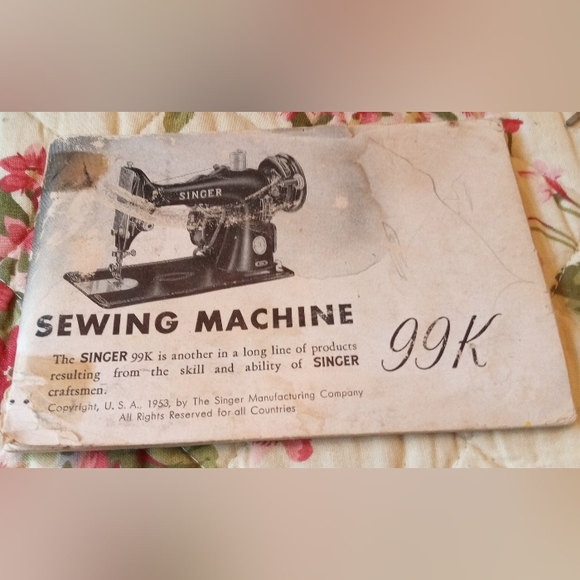 Sewing Machine - Picture 3 of 4